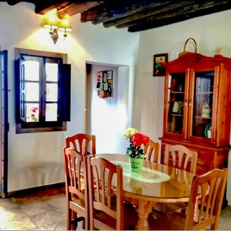 Apartment 3 Bedrooms With Wifi At